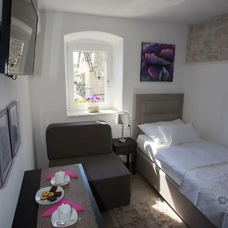 桑属阿尔巴公寓 *