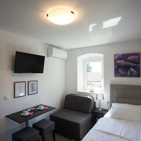 桑属阿尔巴公寓 * 斯普利特