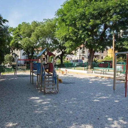 桑属阿尔巴公寓 *