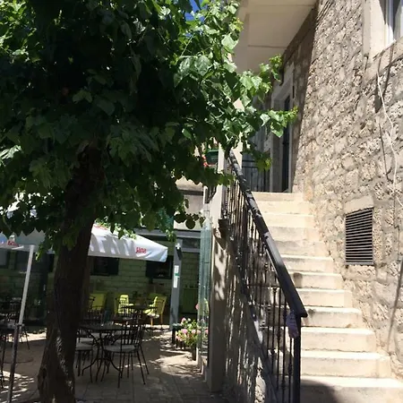 桑属阿尔巴公寓 *