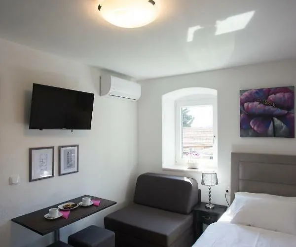 桑属阿尔巴公寓 * 斯普利特