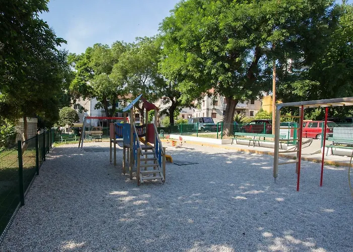 桑属阿尔巴公寓 *