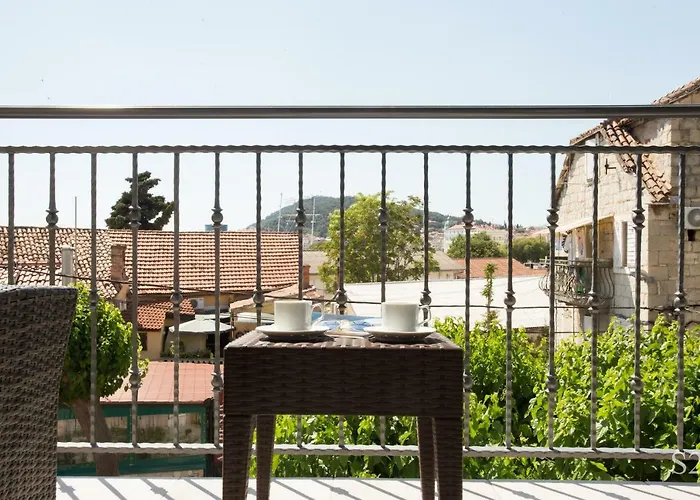 桑属阿尔巴公寓 * 斯普利特